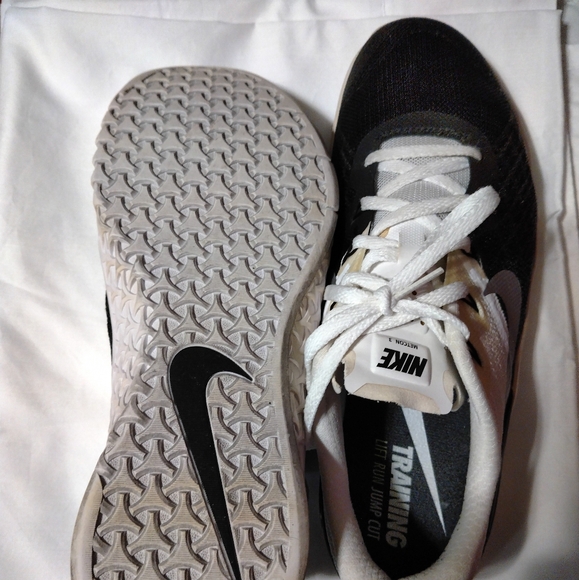 Shoes - Picture 4 of 6